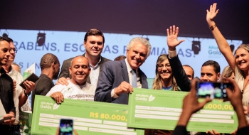 Alfabetização: Caiado entrega prêmio a 150 escolas que se destacaram no AlfaMais